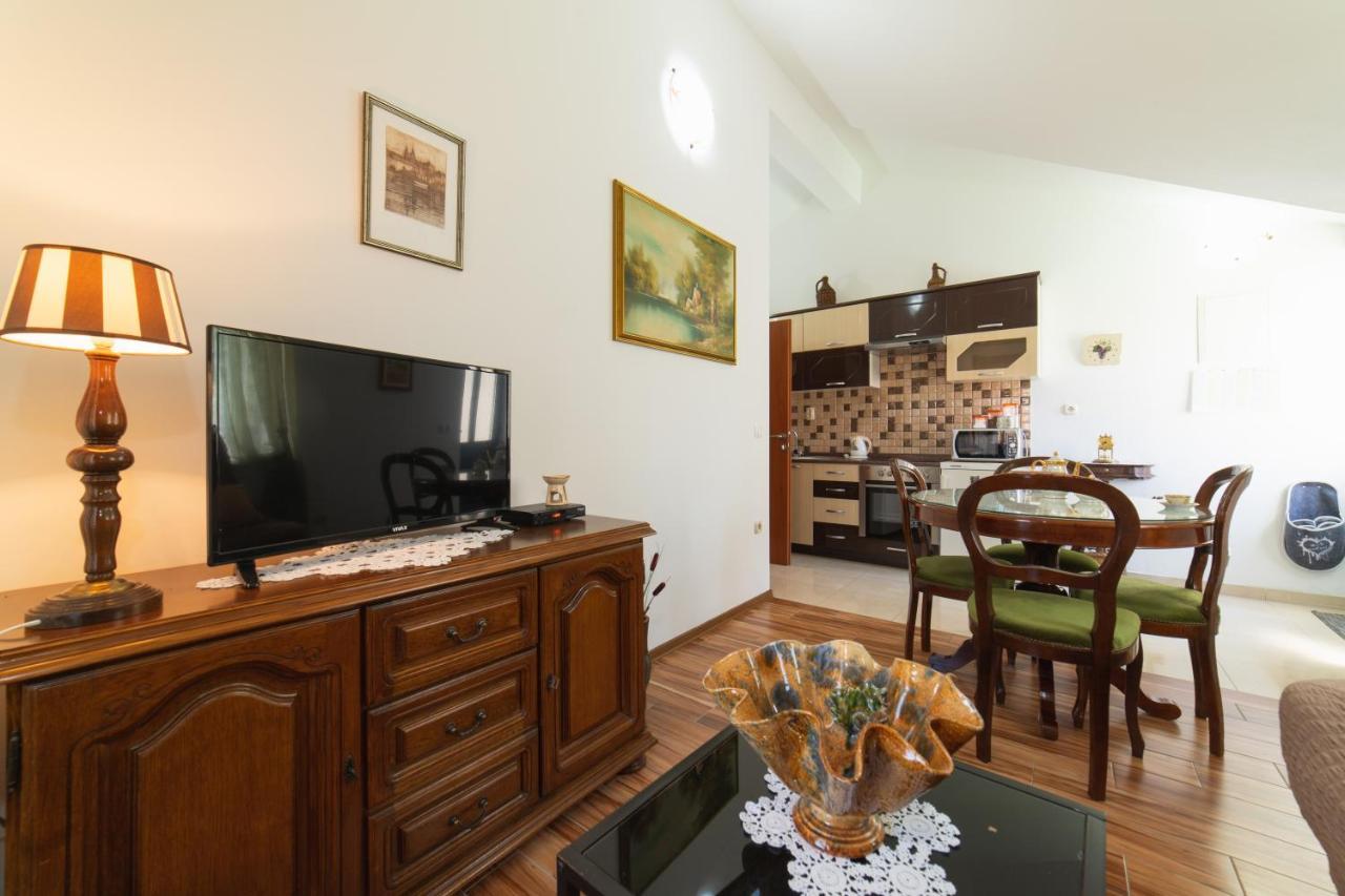 Apartments villa Mira Kaštela Exteriör bild