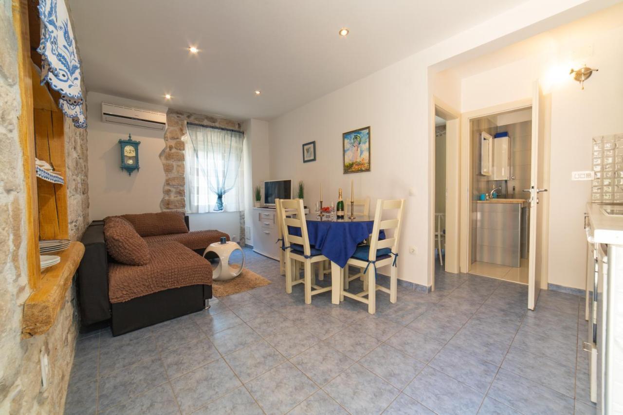 Apartments villa Mira Kaštela Exteriör bild