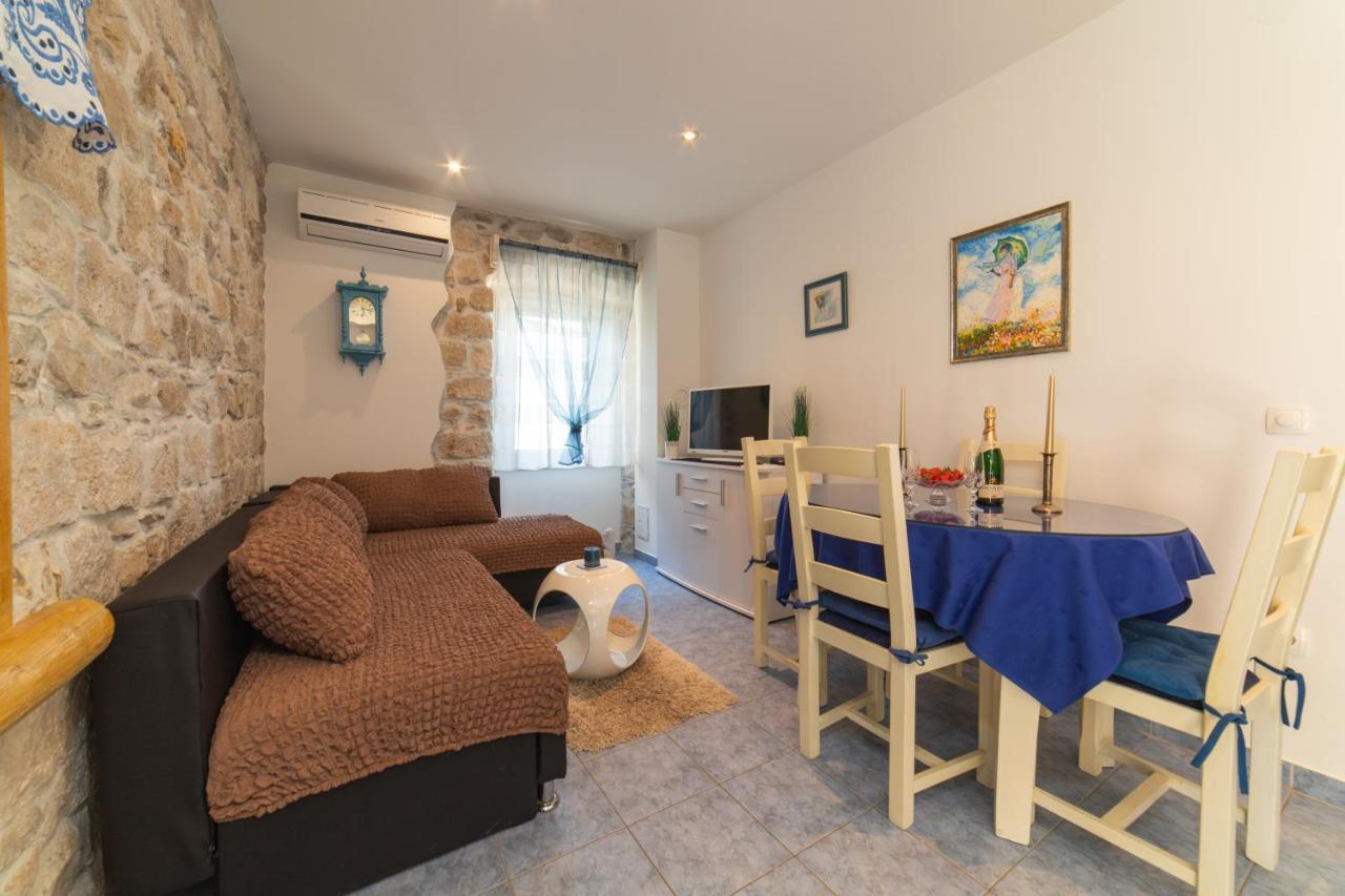 Apartments villa Mira Kaštela Exteriör bild